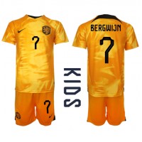 Holandsko Steven Bergwijn #7 Domáci Detský futbalový dres MS 2022 Krátky Rukáv (+ trenírky)